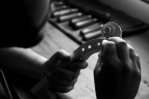 Restauración Galicia de violines, violas y violonchelos instrumentos de cuerda frotada luthier profesional.