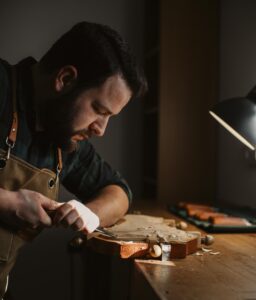 Elección de materiales de primera calidad luthier Galicia