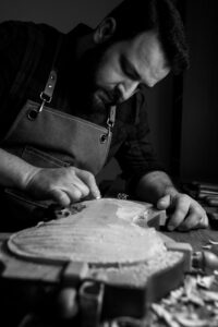 Trabajos a medida como luthier en galicia especializado en violines, violas e instrumentos de cuerda frotada